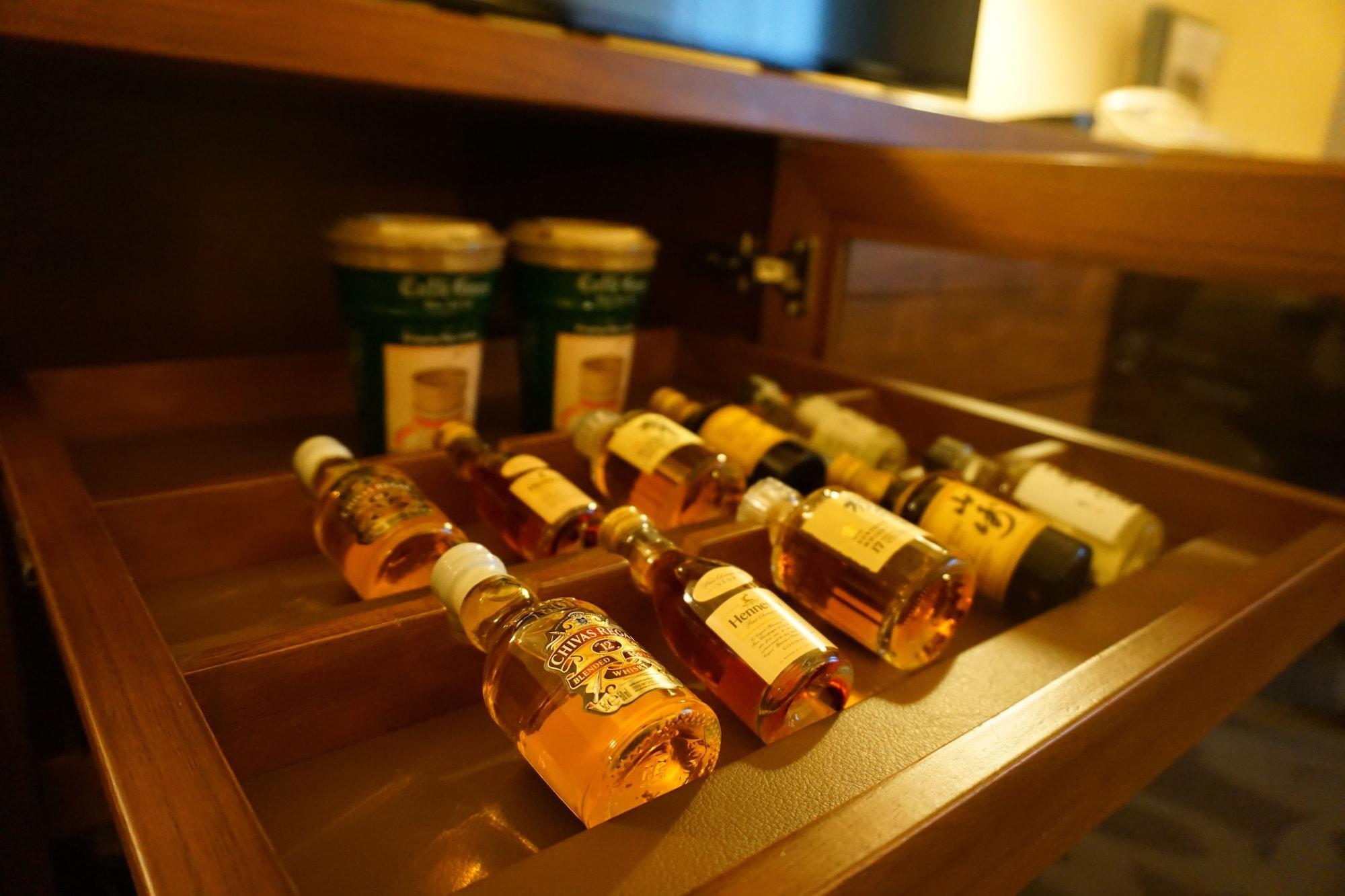 Hotel Nikko Fukuoka Exterior foto A drawer filled with toiletries